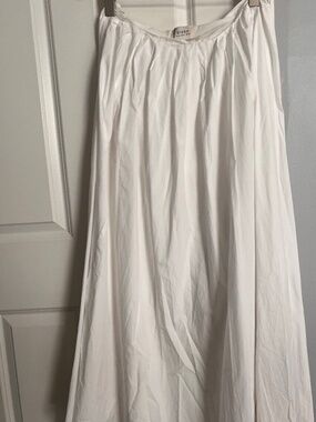 Maxi white skirt